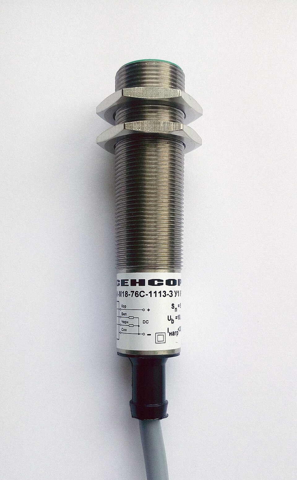 Cylindrical inductive proximity sensor